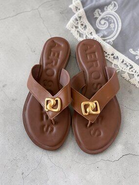 AEROSOLES Tan Gold Leather Sandals Flip Flops Size 6.5